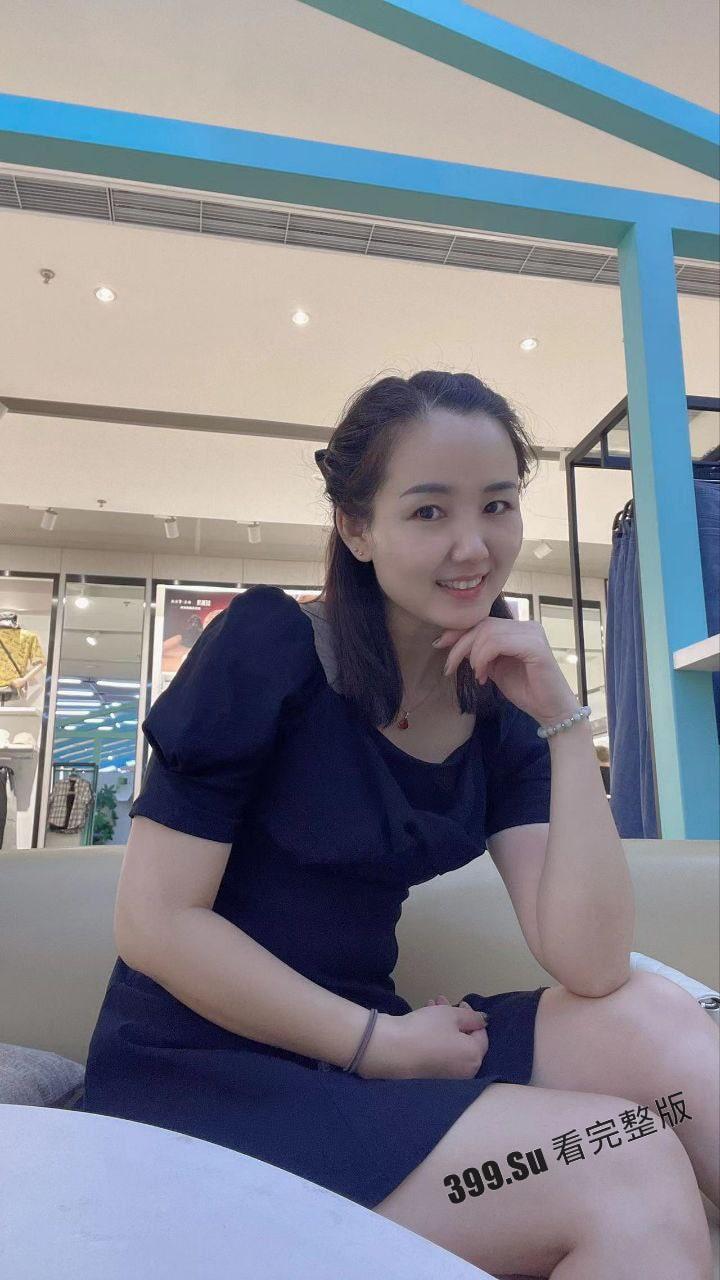 上海南京东路周大福珠宝销售戚薇薇 已婚人妻欲望强 爱给老公带绿帽 被操得满脸通红 怼脸拍摄反差视频被流出  第2张