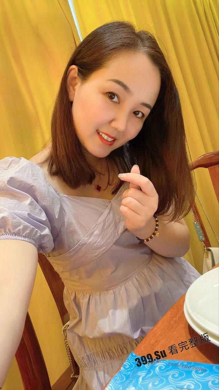 上海南京东路周大福珠宝销售戚薇薇 已婚人妻欲望强 爱给老公带绿帽 被操得满脸通红 怼脸拍摄反差视频被流出  第3张