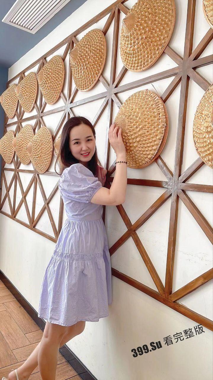 上海南京东路周大福珠宝销售戚薇薇 已婚人妻欲望强 爱给老公带绿帽 被操得满脸通红 怼脸拍摄反差视频被流出  第4张