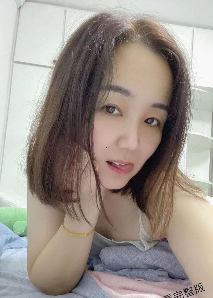 上海南京东路周大福珠宝销售戚薇薇 已婚人妻欲望强 爱给老公带绿帽 被操得满脸通红 怼脸拍摄反差视频被流出  第5张