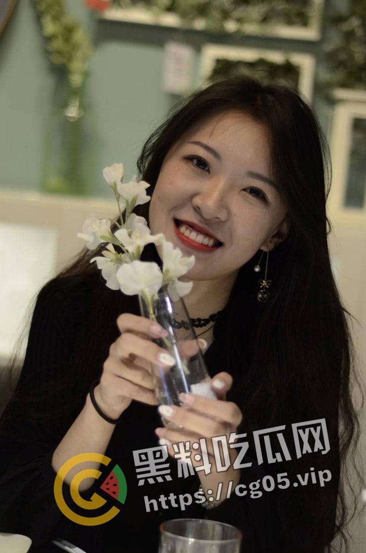 南京幼师反差婊  约出来吃饭后打炮竟然不愿意 老哥直接一巴掌 脸都打肿了 臭着脸被操哭 第2张