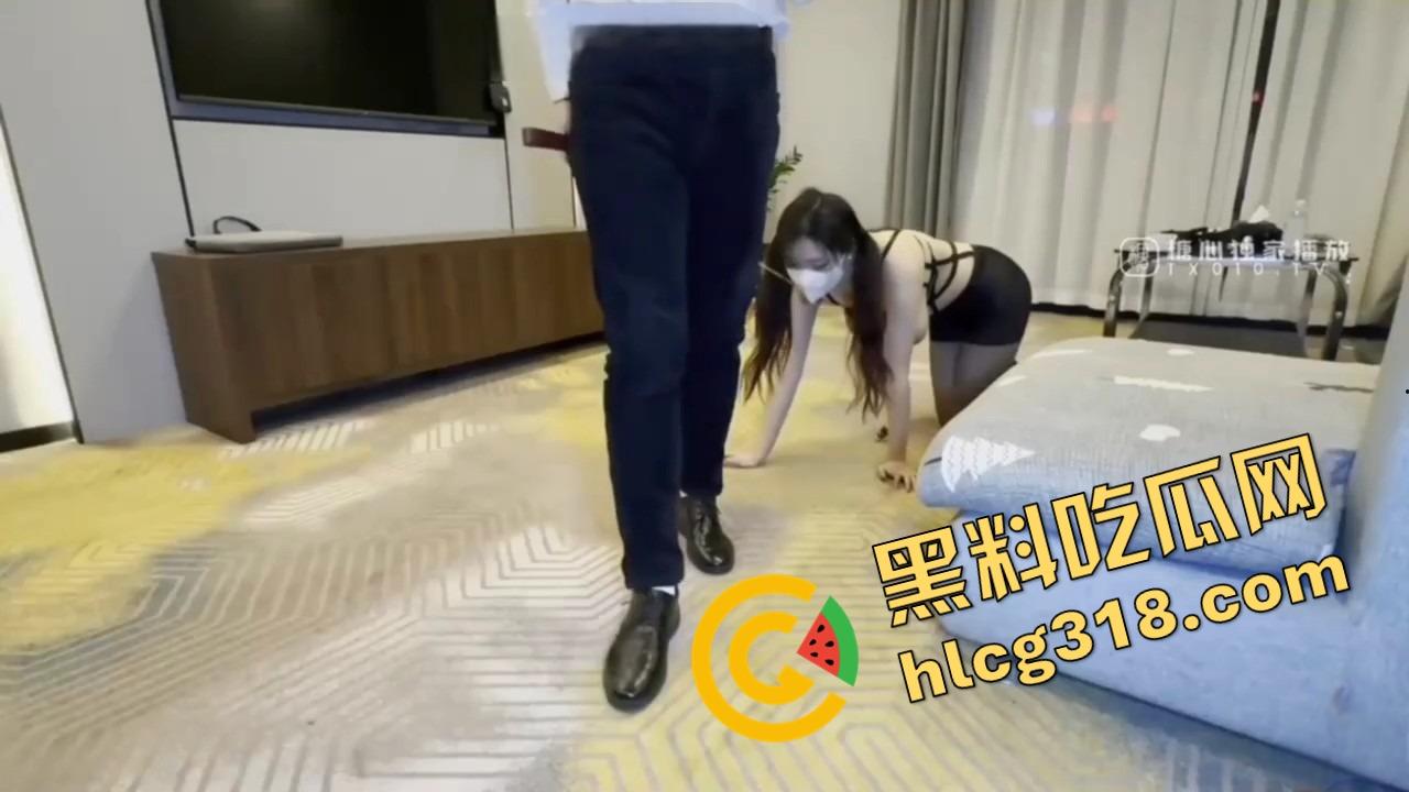 国内暗黑调教首次曝光，双马尾母狗被智能炮机操成泄洪口，边爬边叫还不忘自己张嘴接满一口浆！  第8张