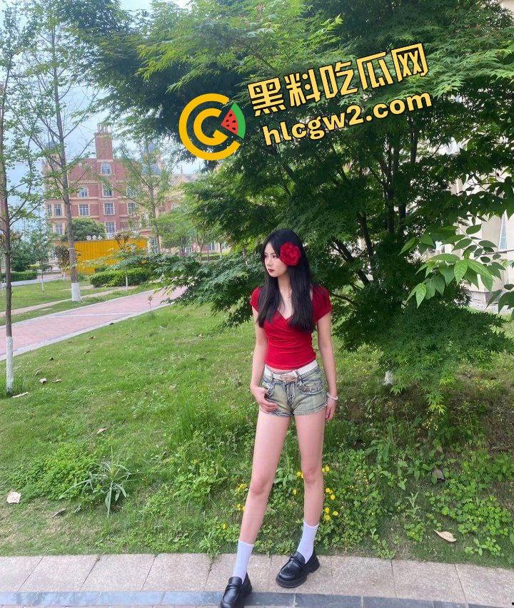 四川文化传媒大专反差女大『林林』与男闺蜜一起玩3P 双洞齐插淫荡至极！独家曝光流出！  第4张