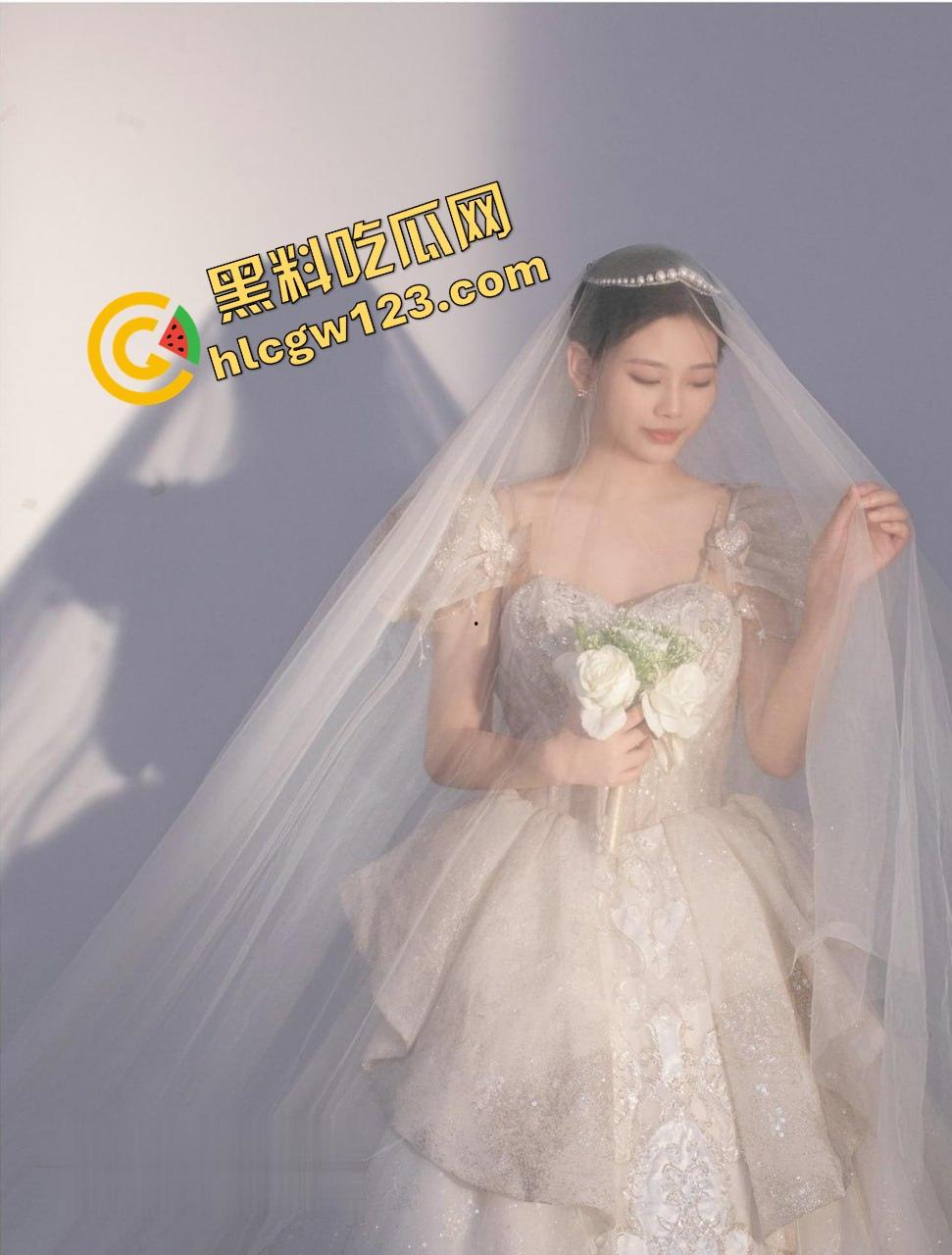 长沙『孙悦』结婚当天跟绿帽老公玩3P到天亮，婚纱白裙湿成奶油布丁，前男友肏完老公舔干！  第1张