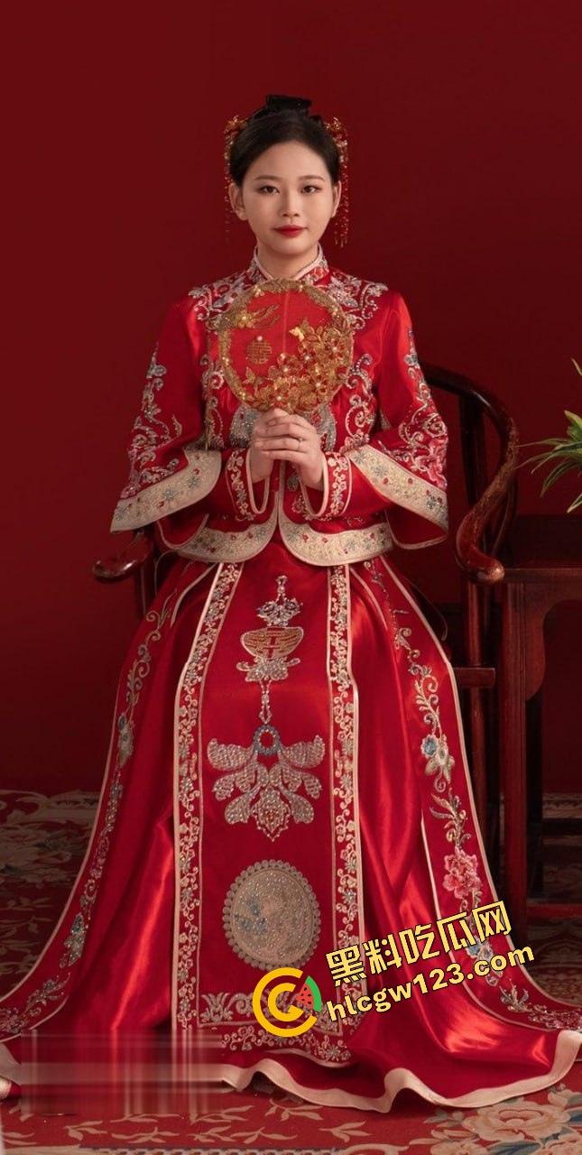 长沙『孙悦』结婚当天跟绿帽老公玩3P到天亮，婚纱白裙湿成奶油布丁，前男友肏完老公舔干！  第4张