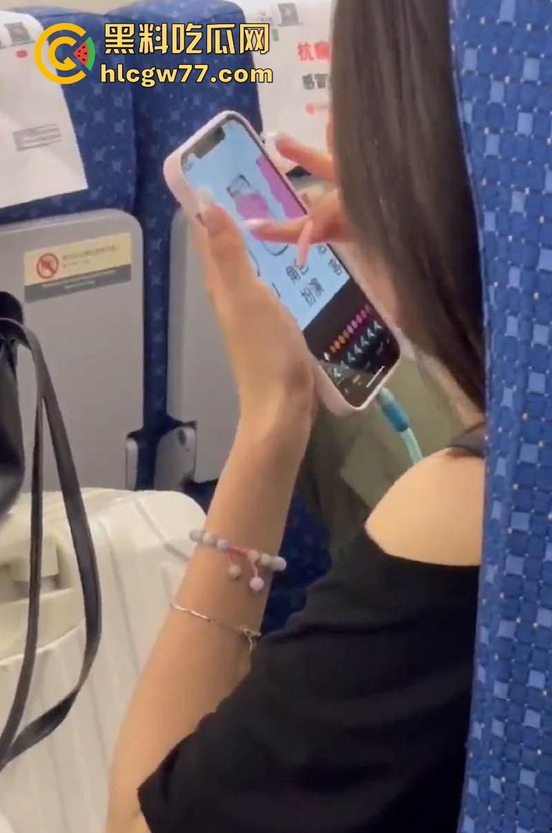 高铁偶遇骚货小姐姐 玩性爱之瓶狂填欲望 不仅暴露了她的狂野内心 更让人遐想她私下的火辣玩法！  第3张