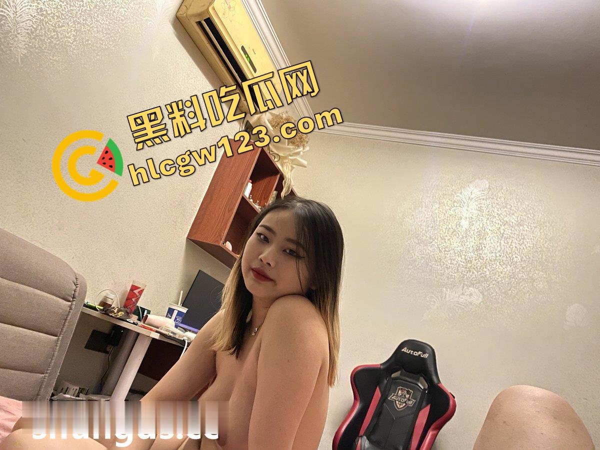 长沙『孙悦』结婚当天跟绿帽老公玩3P到天亮，婚纱白裙湿成奶油布丁，前男友肏完老公舔干！  第18张