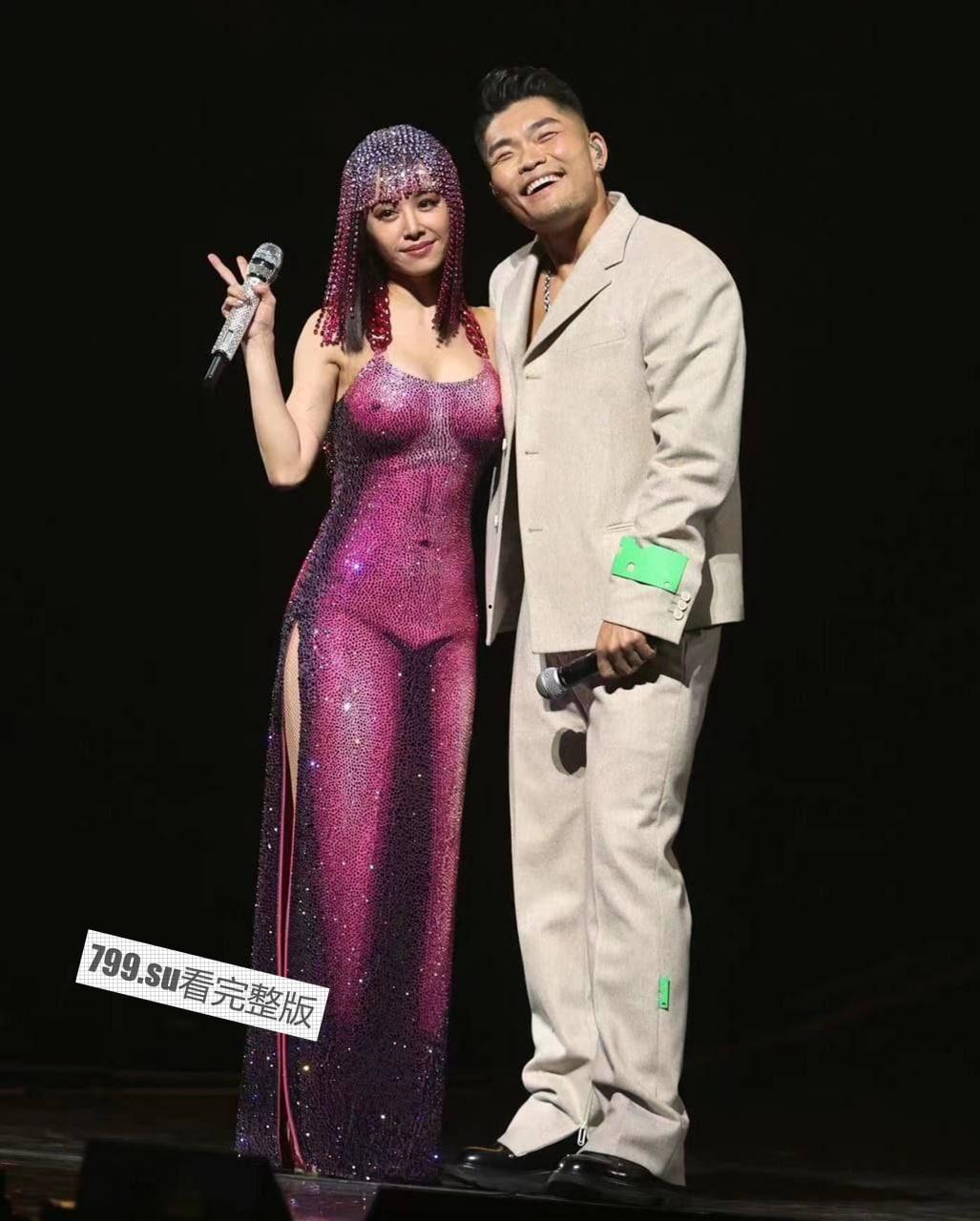 蔡依林 演唱会惊现大尺度造型 疑似三点全露  第4张