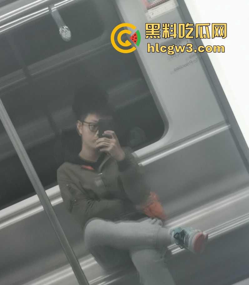 衡阳师范学院体育生 卢飒风 不靠撸只凭意淫就能射出浓浓精液 你这么强女朋友不得爽死啊！  第1张