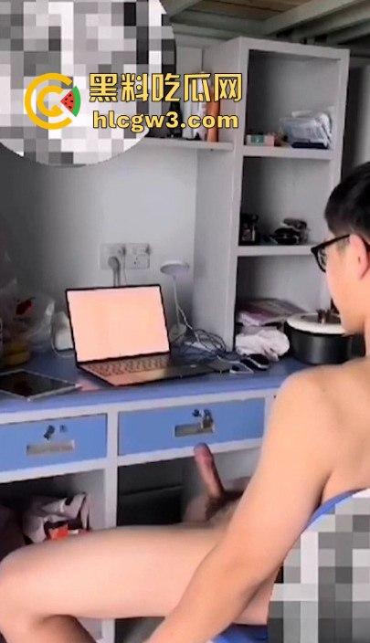 衡阳师范学院体育生 卢飒风 不靠撸只凭意淫就能射出浓浓精液 你这么强女朋友不得爽死啊！  第6张