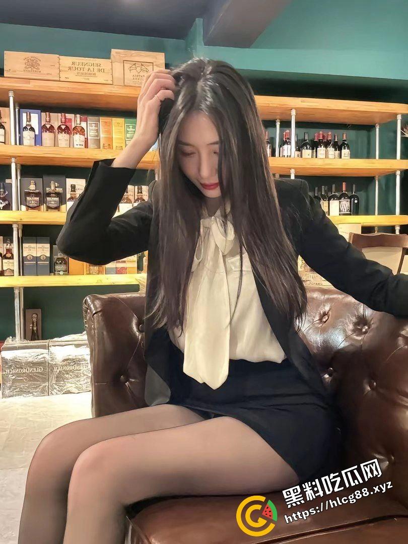 抖音丰满大雷少妇骚鸡【YAO瑶君】会员专属付费露奶私拍流出，又白又大的硕果凶器贼诱惑！  第3张