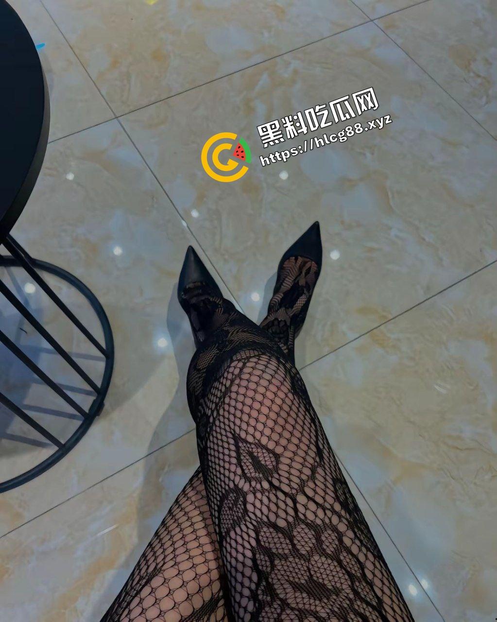 抖音丰满大雷少妇骚鸡【YAO瑶君】会员专属付费露奶私拍流出，又白又大的硕果凶器贼诱惑！  第4张