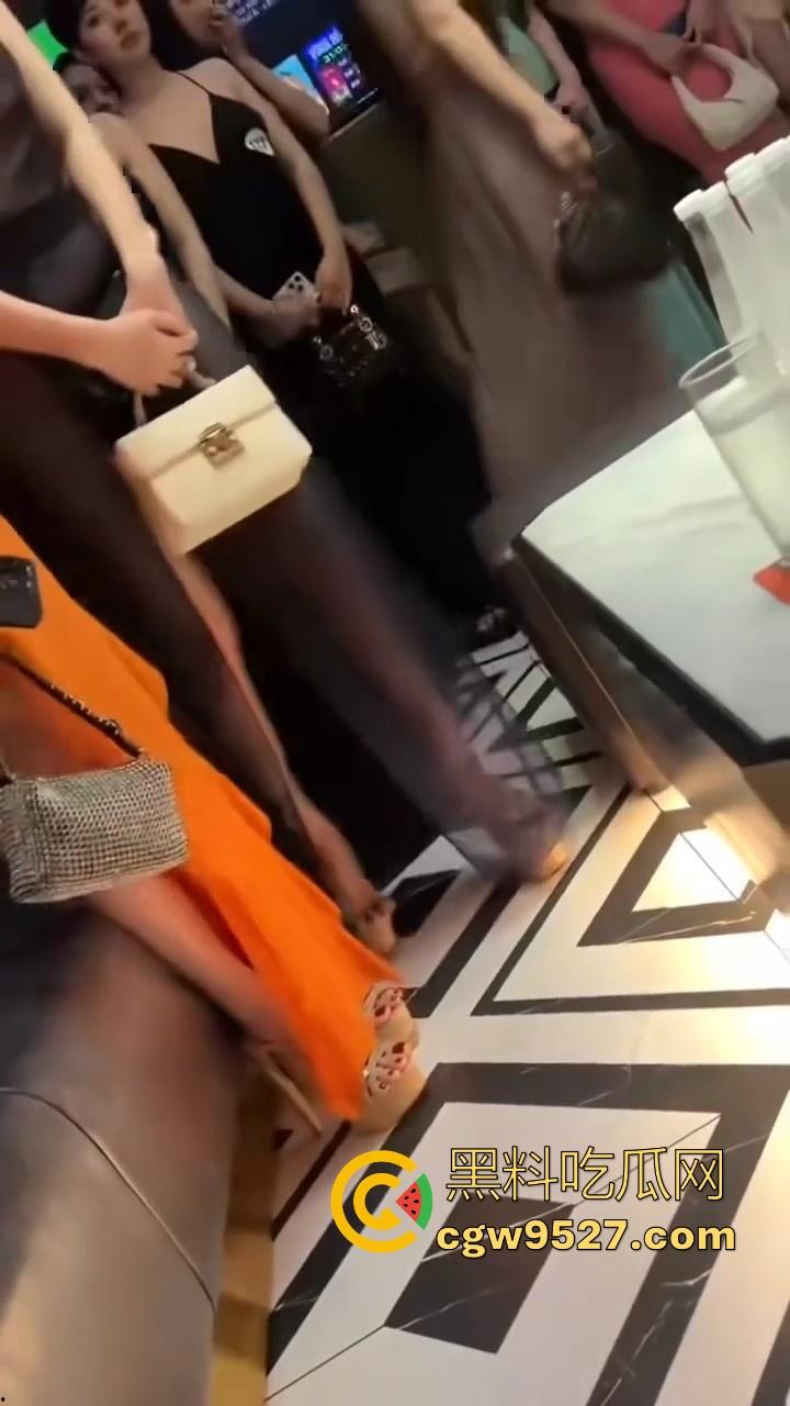 窥探天宫一角！各种极品女神排队等待挑选，巨乳翘臀点燃情欲，无套爆操，淫荡表情娇喘呻吟无比带感！  第3张