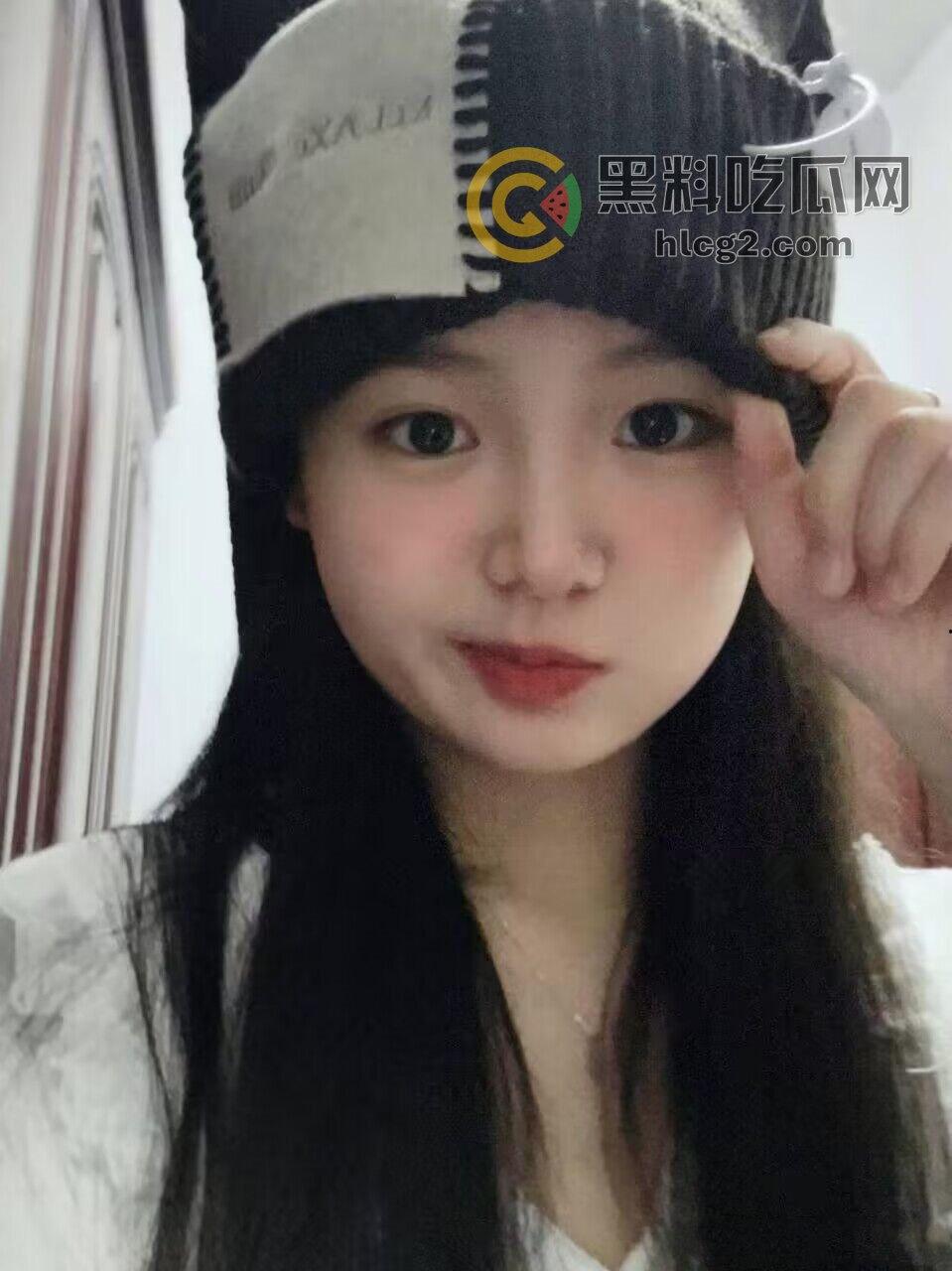 西安高颜值美女私密视频曝光！男友啪啪自拍流出，生活照也全程直播！  第2张