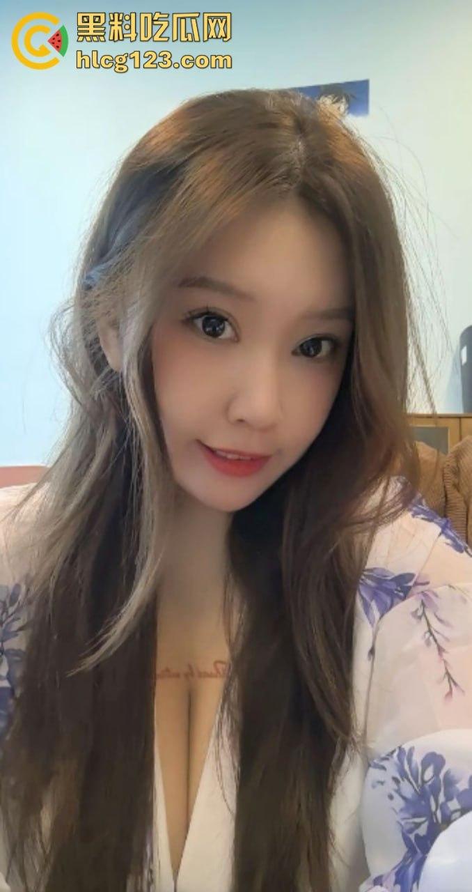 这奶子比我头都大!抖音巨乳网红 【G宝】 奶子绝对的真 这得多大罩杯啊! 第9张 这奶子比我头都大!抖音巨乳网红 【G宝】 奶子绝对的真 这得多大罩杯啊! 第9张