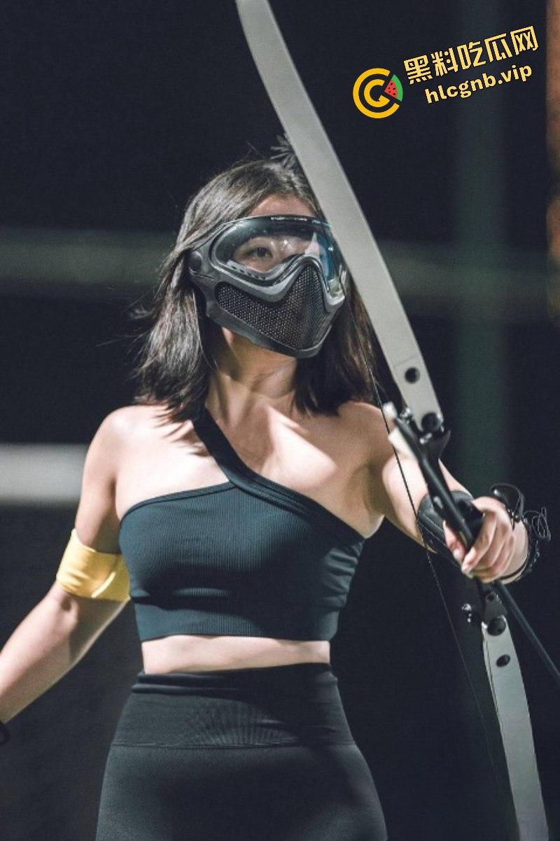 又见新“运动媛”引争议：明为射箭 实钓鱼？  第1张