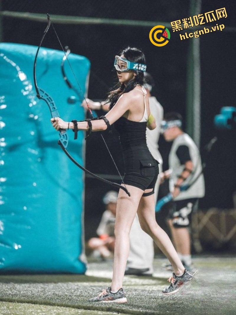 又见新“运动媛”引争议：明为射箭 实钓鱼？  第2张