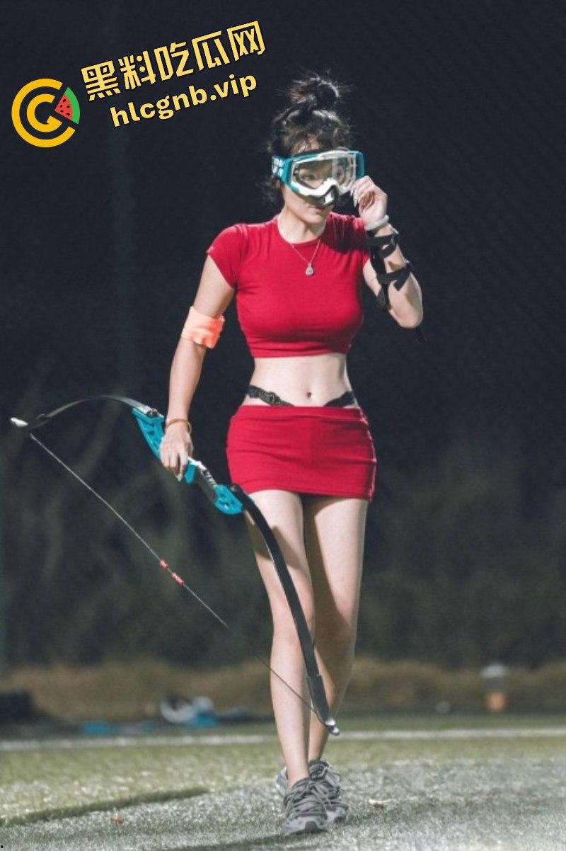 又见新“运动媛”引争议：明为射箭 实钓鱼？  第5张