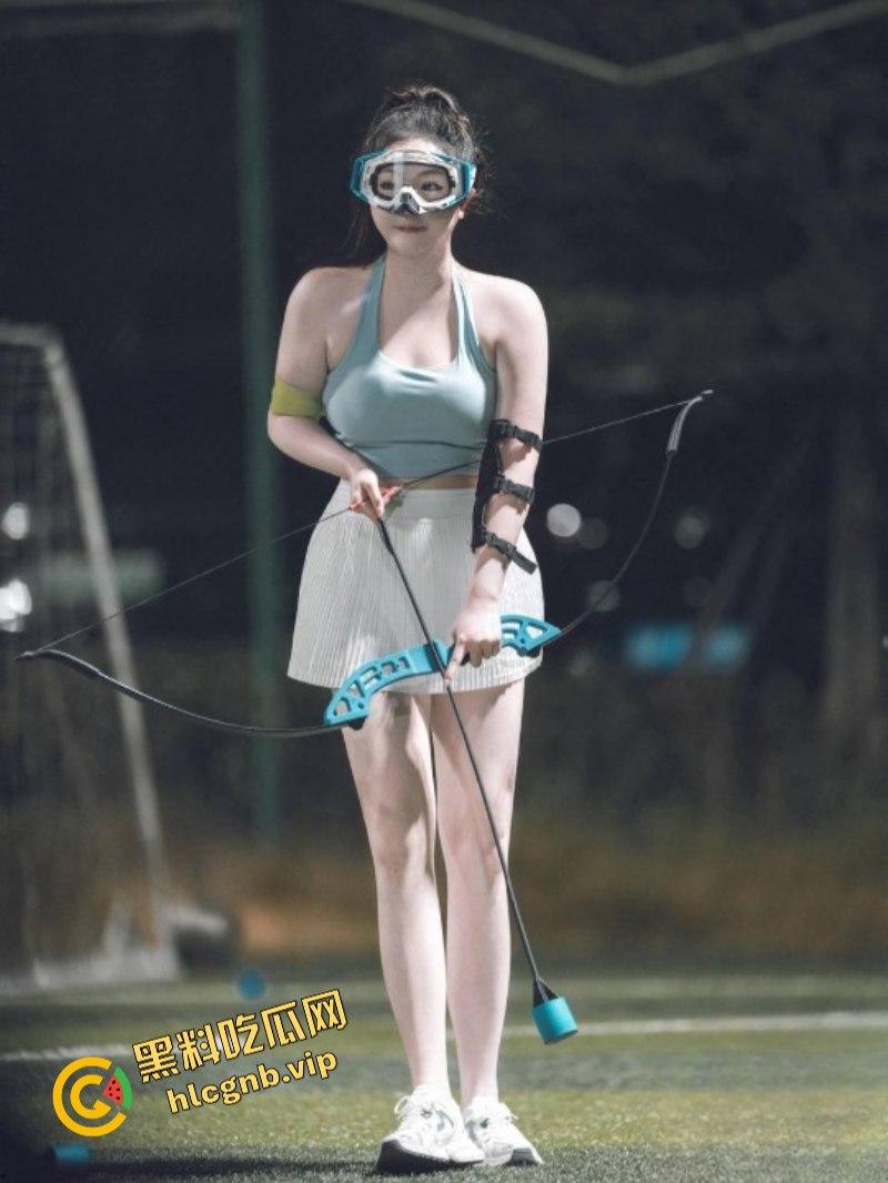又见新“运动媛”引争议：明为射箭 实钓鱼？  第6张