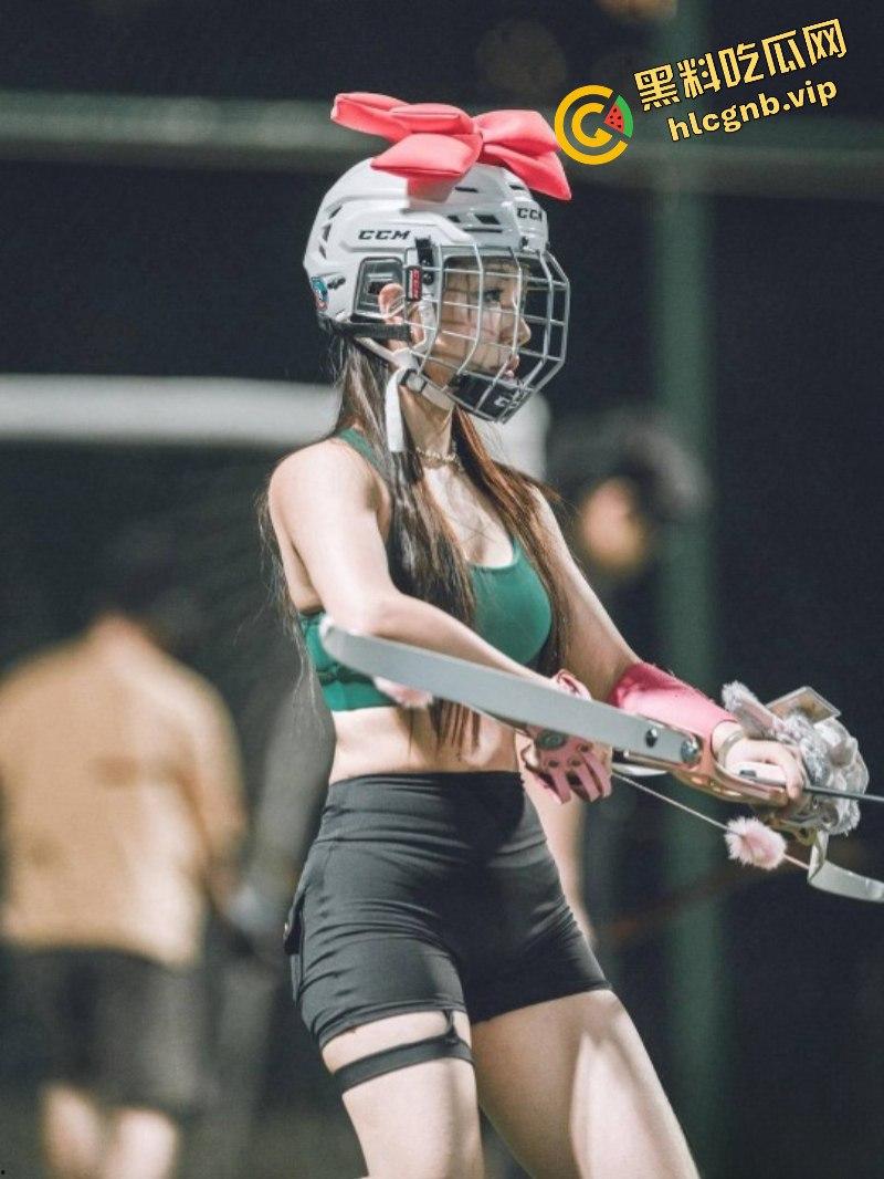 又见新“运动媛”引争议：明为射箭 实钓鱼？  第7张