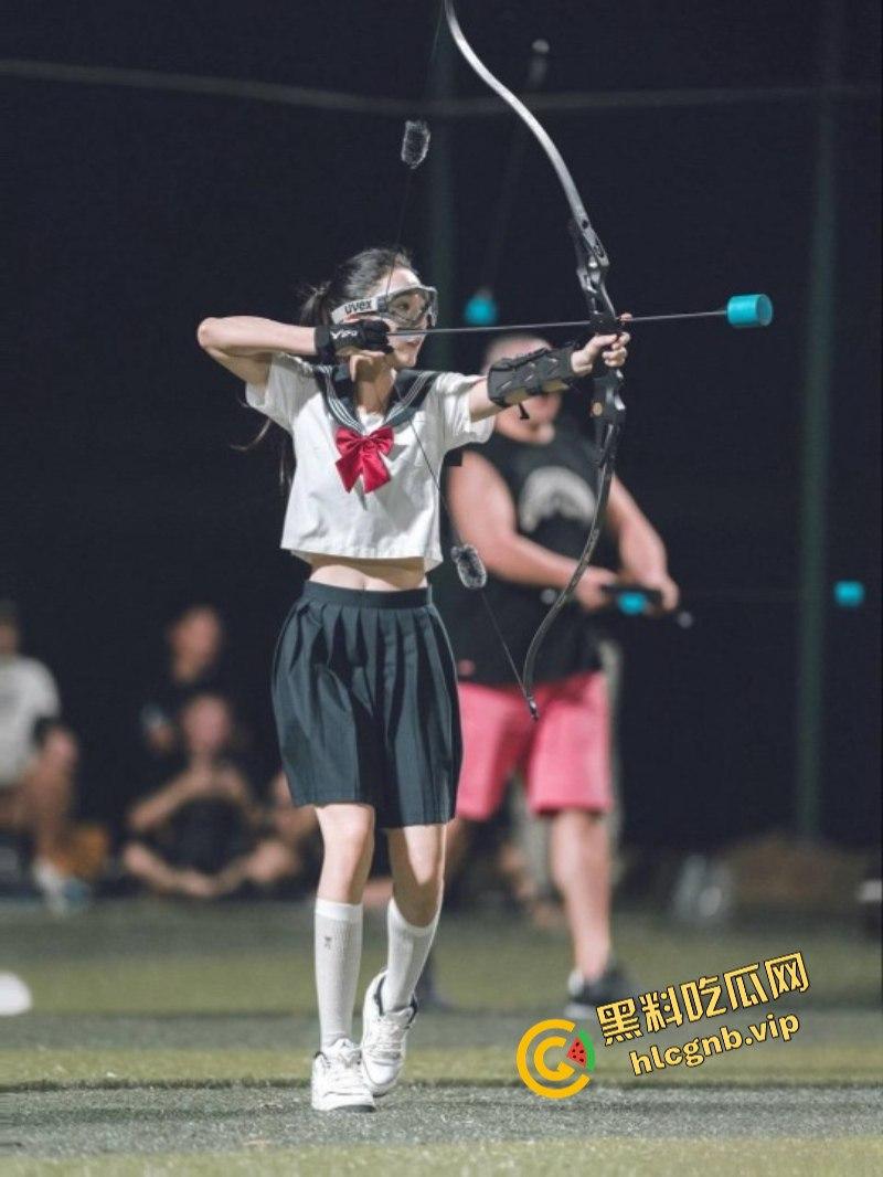 又见新“运动媛”引争议：明为射箭 实钓鱼？  第8张