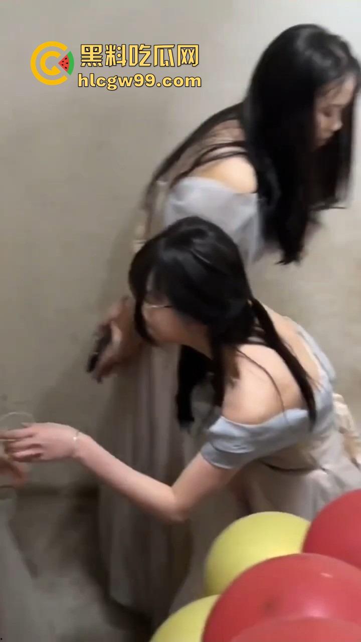 广西老表结婚，伴娘拦路奶子太犯规，伴郎不闯关就算了，光盯着人家胸看，感觉不错想再办一场？  第4张