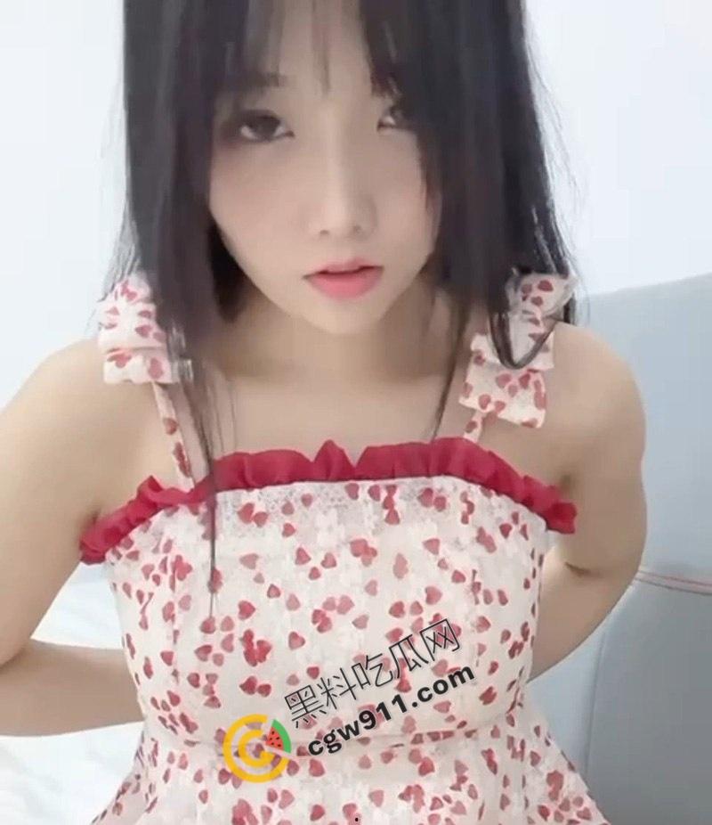 反差萝莉网红【吃定你】骚出天际的二次元嫩妹，白虎一线天无比诱人，各种道具自慰淫水喷溅！  第4张