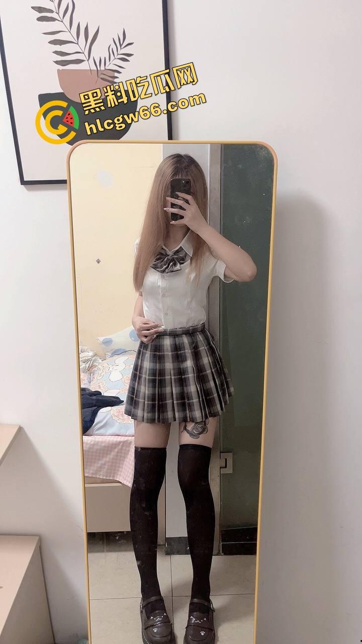 粉嫩馒头逼撑开两根黄瓜，极品白虎嫩妹自拍自慰流出，屁眼小穴齐开花，呻吟像在撒娇要操！  第2张