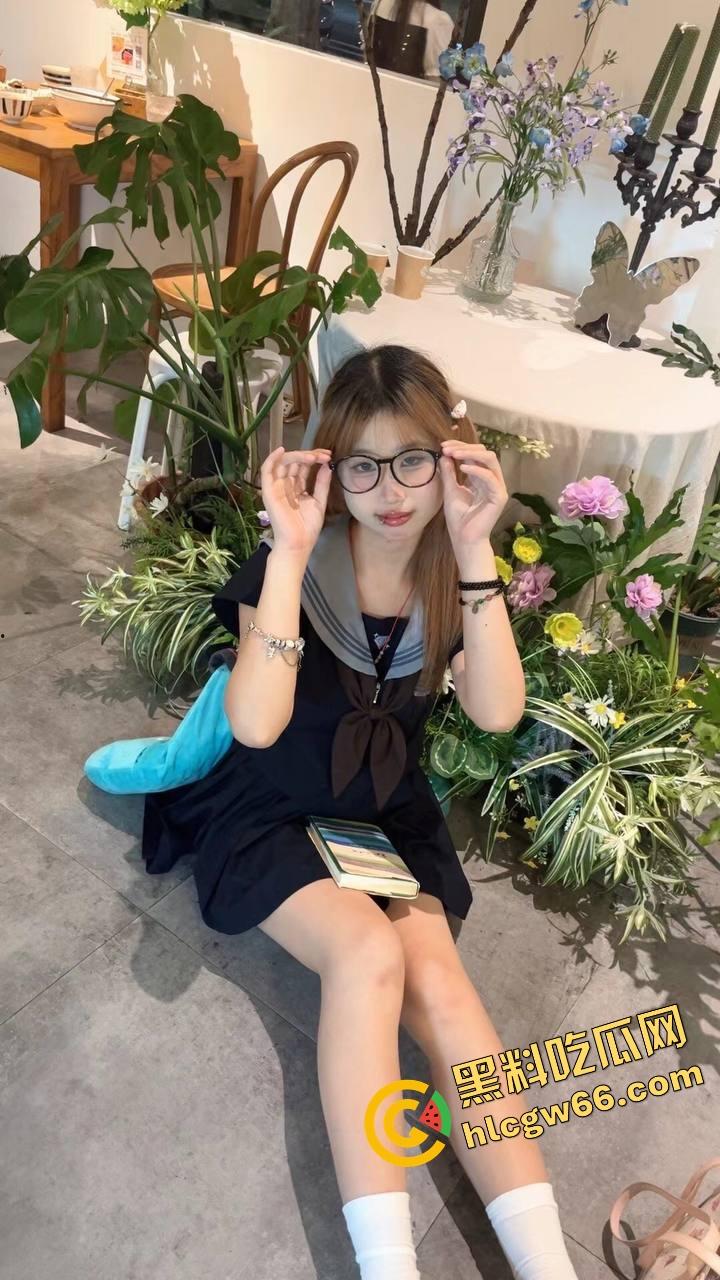 粉嫩馒头逼撑开两根黄瓜，极品白虎嫩妹自拍自慰流出，屁眼小穴齐开花，呻吟像在撒娇要操！  第4张