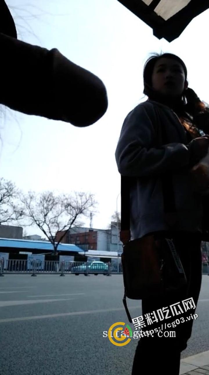 国产大变态 街射篇 速射通关达人 【黑虎】专场 专门挑街头的年轻路人妹子露屌  又收获一波表情包 （四） 第6张