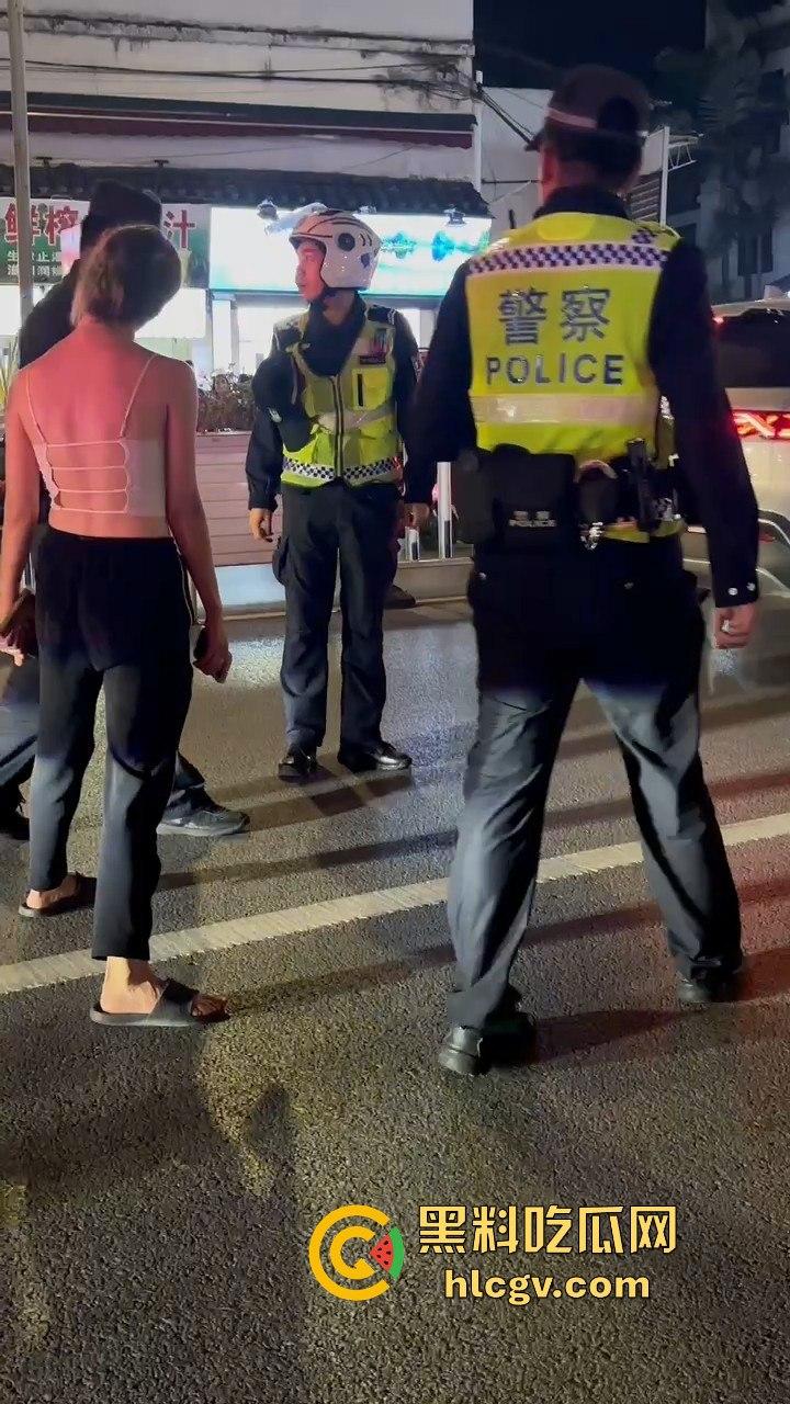 桂林阳朔一女子大马路上失恋大吼！公交车都不敢过，真把自己当西街美景展示了？  第2张