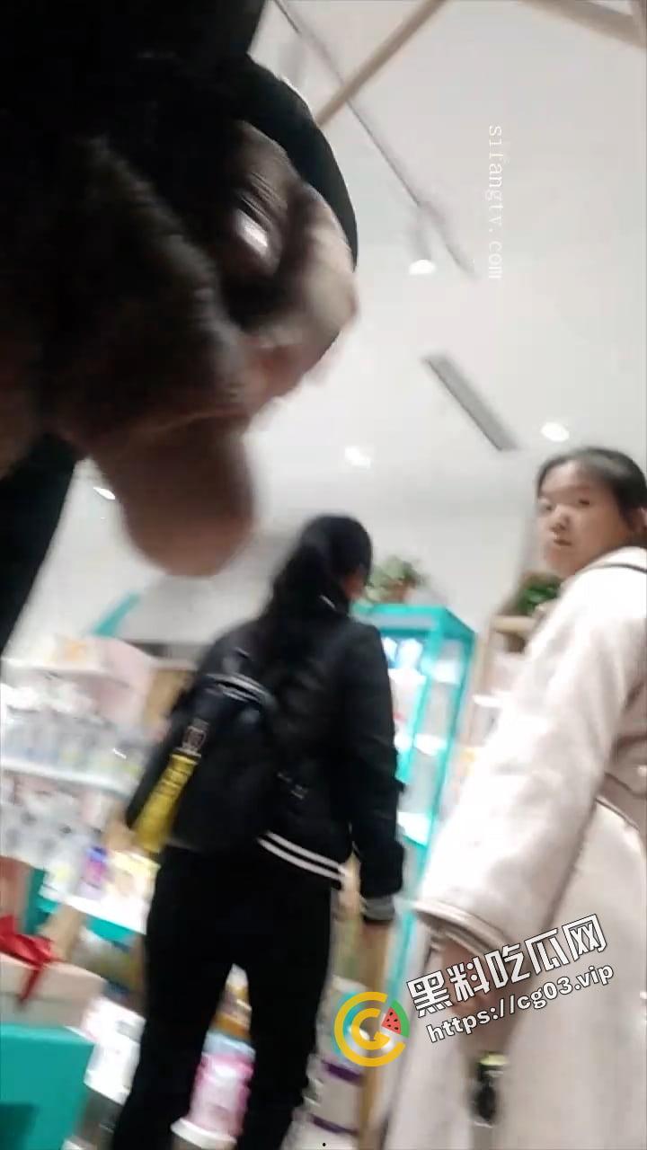 国产大变态 街射篇 速射通关达人 【黑虎】专场 专门挑街头的年轻路人妹子露屌  又收获一波表情包 （四） 第12张