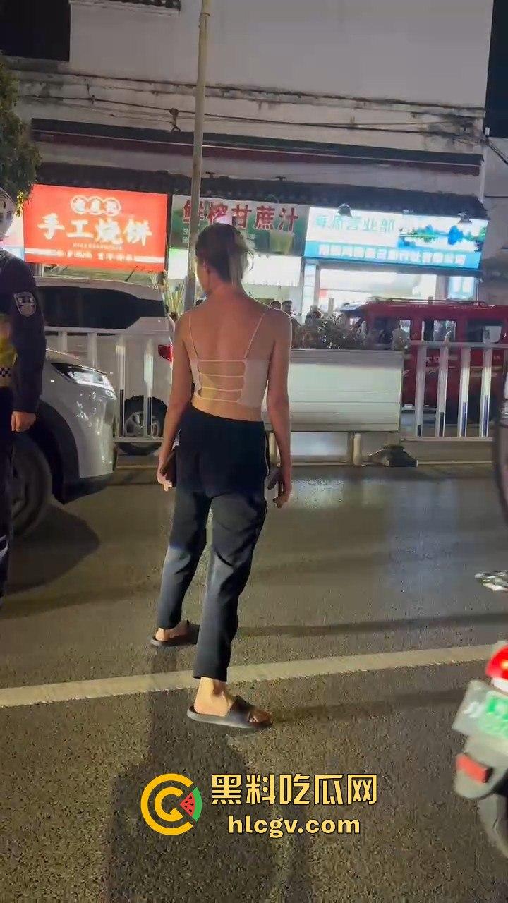 桂林阳朔一女子大马路上失恋大吼！公交车都不敢过，真把自己当西街美景展示了？  第9张