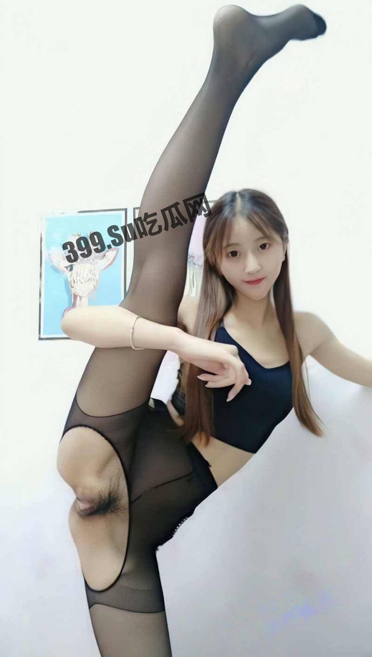 快手 21W 粉丝一字马女神「奥利圆妹」极品翘臀气质小美眉自慰裸舞合集  第5张