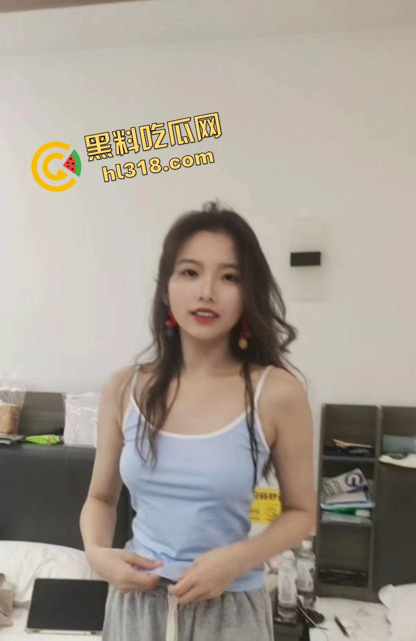 深圳新安外国语狠货老师『黄畅』课上色诱学生,勾学生手段贼溜,跟学生深度一对一辅导私密视频流出! 第4张 深圳新安外国语狠货老师『黄畅』课上色诱学生,勾学生手段贼溜,跟学生深度一对一辅导私密视频流出! 第4张