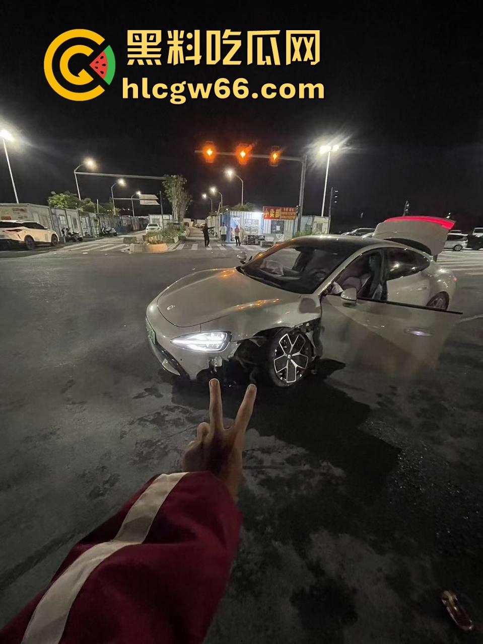 我只知道年少轻狂!小米Su7车主市区飙到180迈 躲闪不及将骑车的撞飞! 第4张 我只知道年少轻狂!小米Su7车主市区飙到180迈 躲闪不及将骑车的撞飞! 第4张