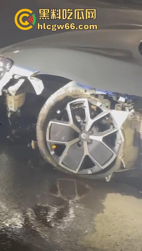 我只知道年少轻狂!小米Su7车主市区飙到180迈 躲闪不及将骑车的撞飞! 第8张 我只知道年少轻狂!小米Su7车主市区飙到180迈 躲闪不及将骑车的撞飞! 第8张