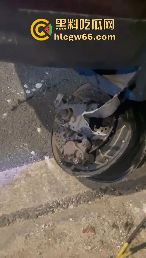 我只知道年少轻狂!小米Su7车主市区飙到180迈 躲闪不及将骑车的撞飞! 第10张 我只知道年少轻狂!小米Su7车主市区飙到180迈 躲闪不及将骑车的撞飞! 第10张