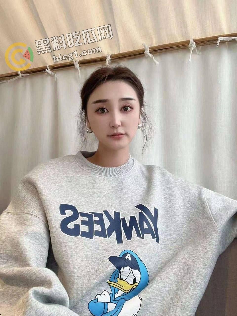 绍兴富婆“李娇”与小白脸男奴私密视频曝光！脚下纵情，奢华爱情游戏惹争议！  第1张