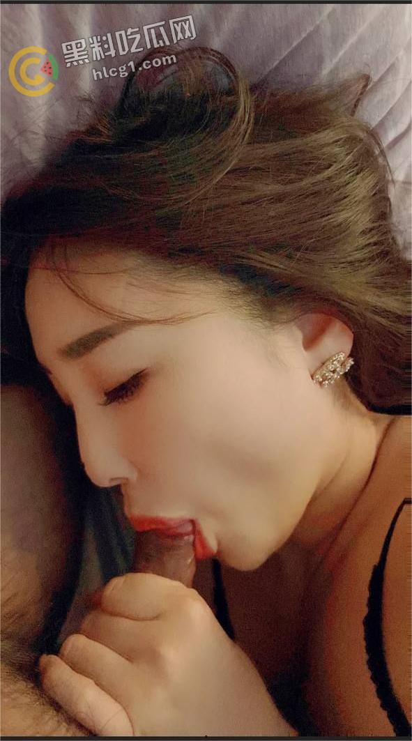 绍兴富婆“李娇”与小白脸男奴私密视频曝光！脚下纵情，奢华爱情游戏惹争议！  第5张