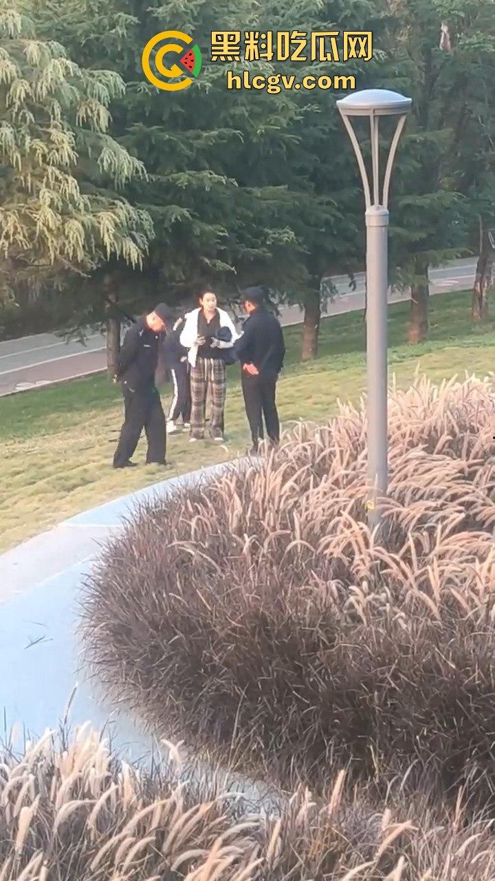 山东网友爆料熊孩子河边射高抛箭!家长嚣张不听劝,网友无奈报警处理! 第7张 山东网友爆料熊孩子河边射高抛箭!家长嚣张不听劝,网友无奈报警处理! 第7张