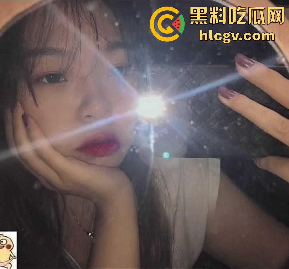 贵州师范大学17级『杨怡真 』不雅照流出！成都反差婊表情妥妥带感，妩媚表情骚到竟然还舔自己脚趾！  第3张