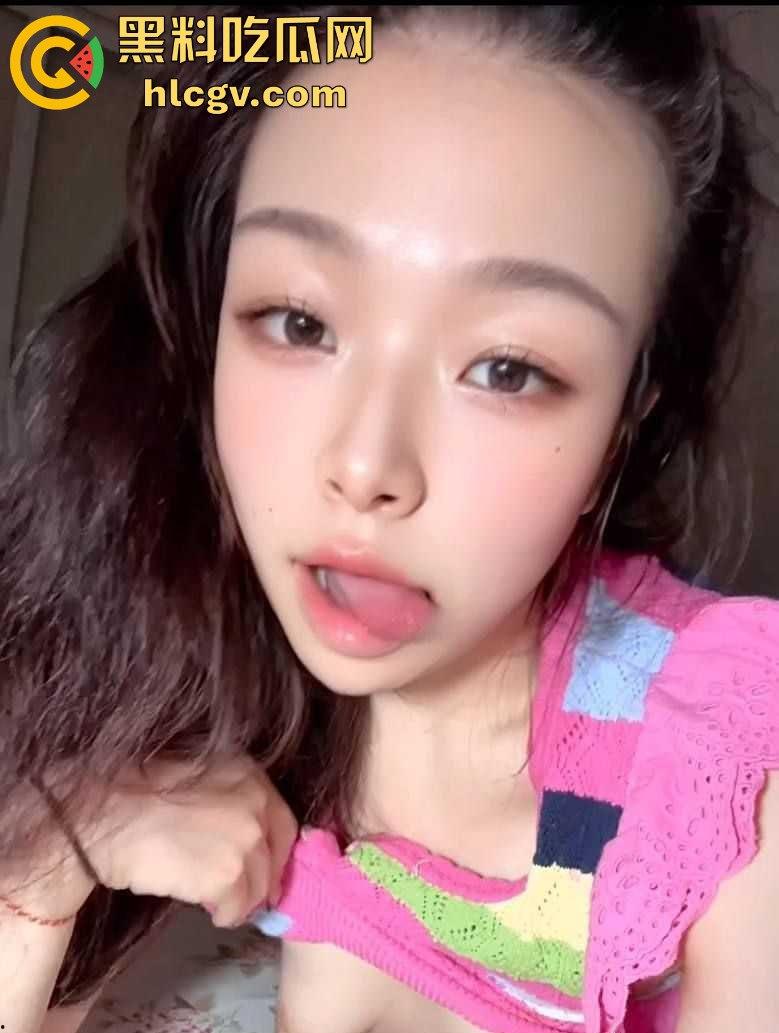 贵州师范大学17级『杨怡真 』不雅照流出！成都反差婊表情妥妥带感，妩媚表情骚到竟然还舔自己脚趾！  第5张