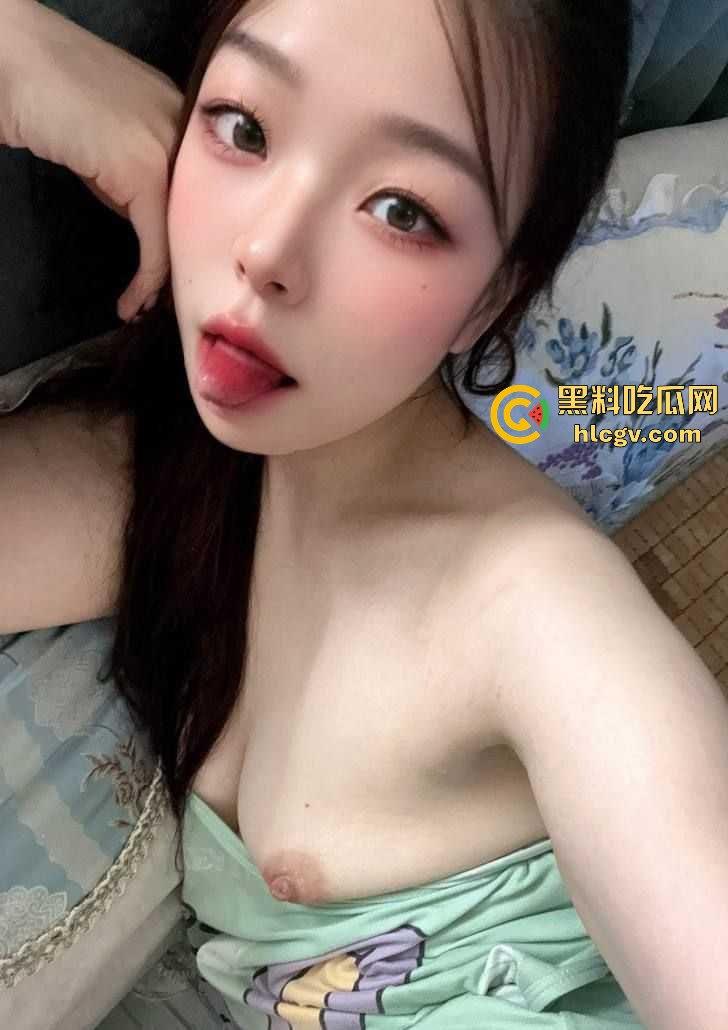 贵州师范大学17级『杨怡真 』不雅照流出！成都反差婊表情妥妥带感，妩媚表情骚到竟然还舔自己脚趾！  第6张