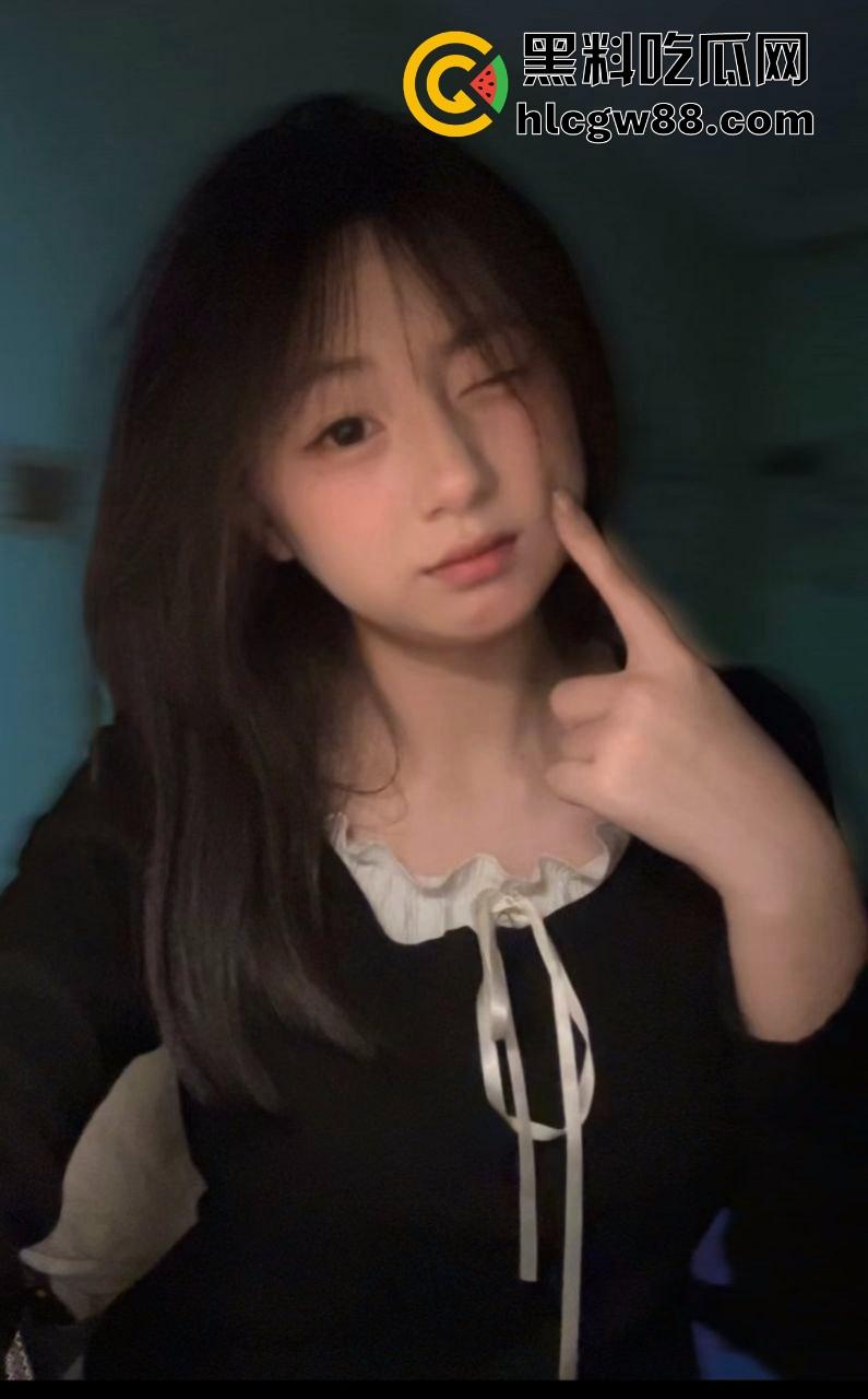 内蒙古高一【徐彤丹】清纯校花变万人骑妓女，给钱就操帅哥免费，69技术封神，毕业当天赋女优！  第1张