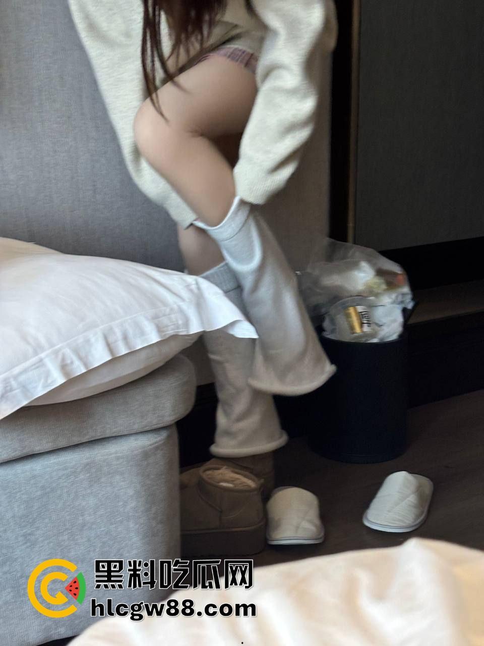 内蒙古高一【徐彤丹】清纯校花变万人骑妓女，给钱就操帅哥免费，69技术封神，毕业当天赋女优！  第11张