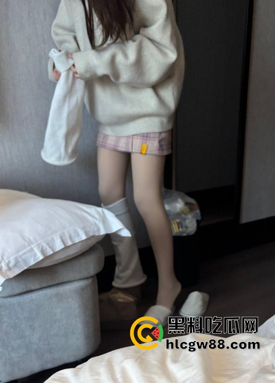 内蒙古高一【徐彤丹】清纯校花变万人骑妓女，给钱就操帅哥免费，69技术封神，毕业当天赋女优！  第12张