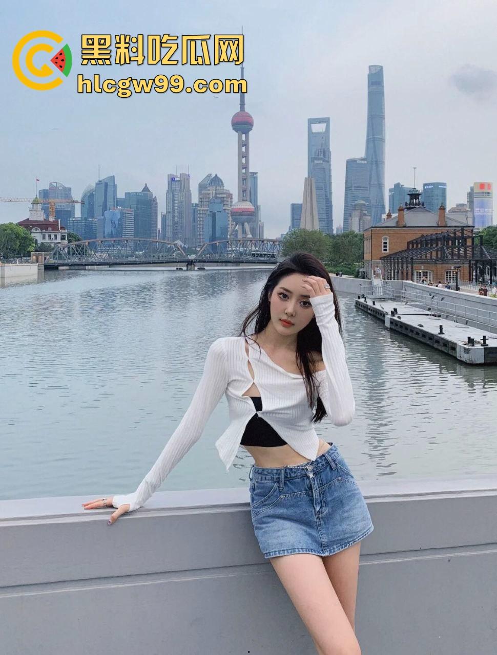 拼多多玩法进KTV，众筹重金拿下骚货公主，只因不穿内裤直接被带走，酒店轮流爆肏一夜，全场射到天亮！  第1张