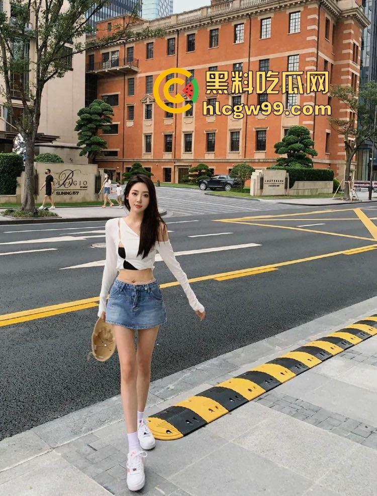 拼多多玩法进KTV，众筹重金拿下骚货公主，只因不穿内裤直接被带走，酒店轮流爆肏一夜，全场射到天亮！  第5张