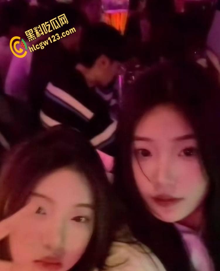 陕西嫩妹五一酒店走廊开战！清纯眼镜妹变身反差女王，男友后入狂欢，监控都看湿了！  第4张